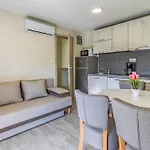 Mobile Luxury Premium-4 By Interhome Pula