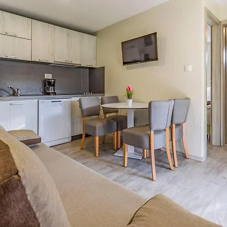 Mobile Luxury Premium-4 By Interhome