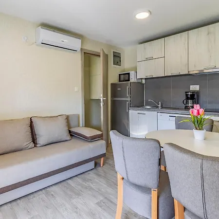 Mobile Luxury Premium-4 By Interhome プーラ