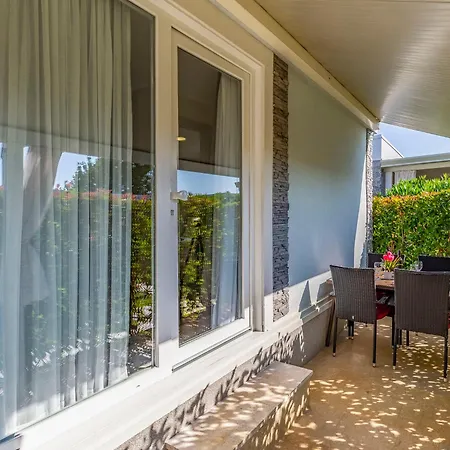 Mobile Luxury Premium-4 By Interhome *