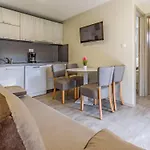 Mobile Luxury Premium-4 By Interhome